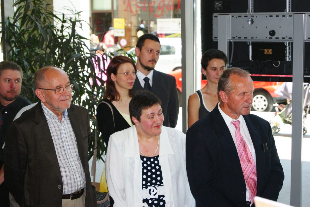Uczestnicy wystawy upamiętniającej Jana Kosika