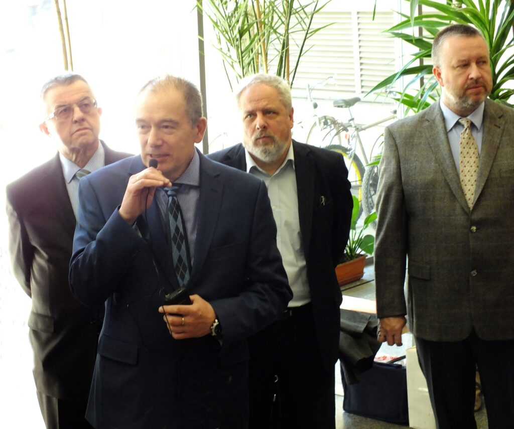 Zdjęcia z wystawy upamiętniającej prof. Wysłoucha