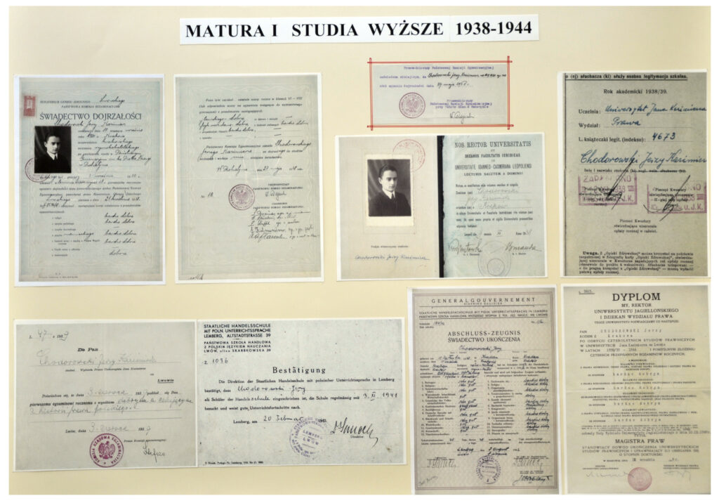 Tablica pamiątkowa z wystawy upamiętniającej Jerzego Chodorowskiego i Wiesława Sameckiego