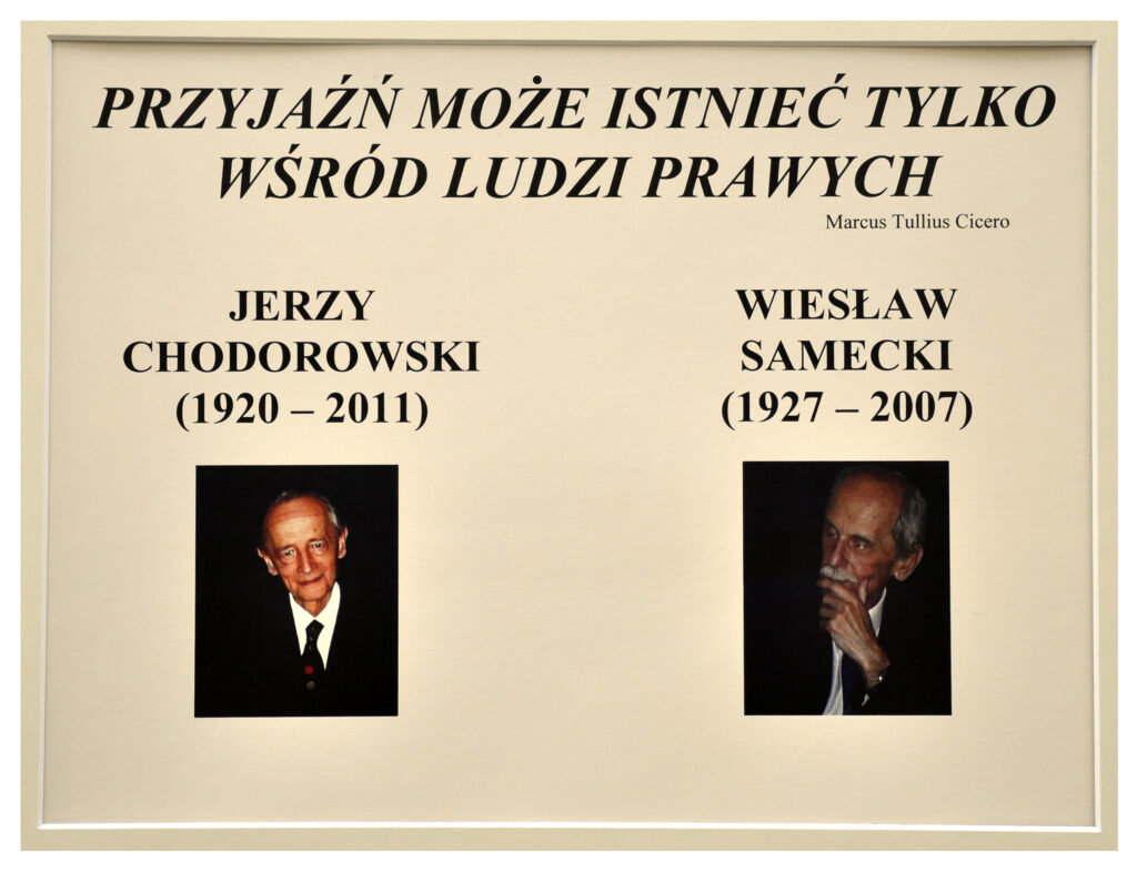 Zdjęcia z wystawy upamiętniającej Jerzego Chodorowskiego i Wiesława Sameckiego