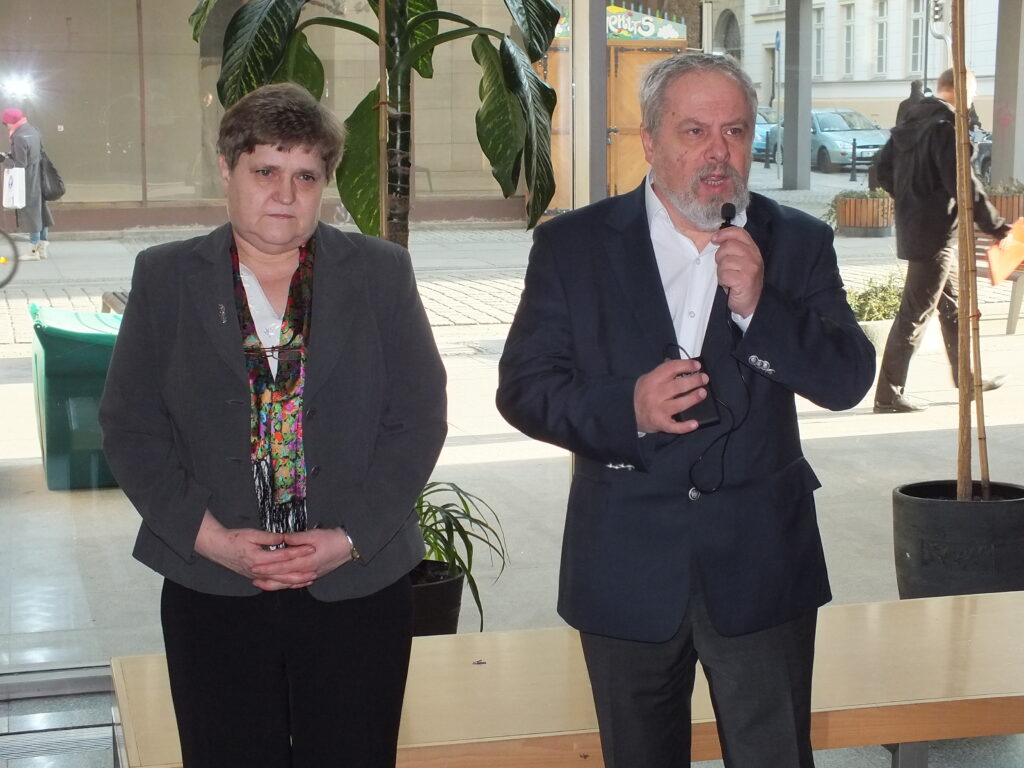 Zdjęcia z wystawy upamiętniającej prof. Stysia