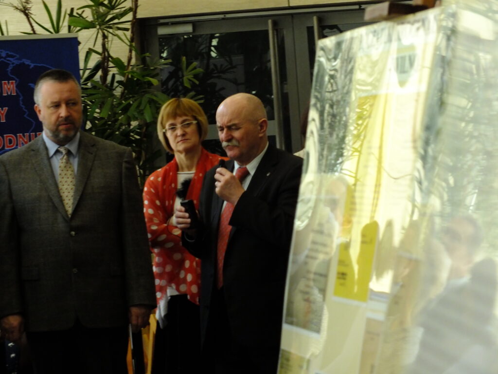 Zdjęcia z wystawy upamiętniającej prof. Wysłoucha