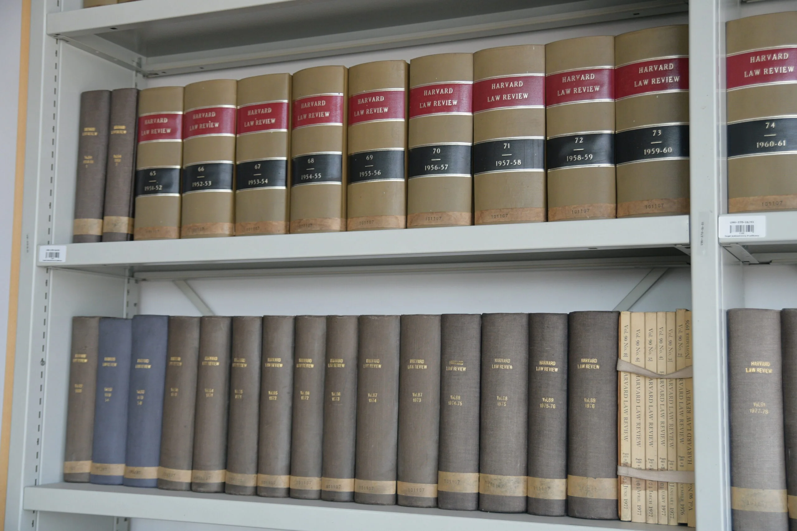 wnętrza biblioteki Wydziału Prawa Uniwersytetu Wrocławskiego