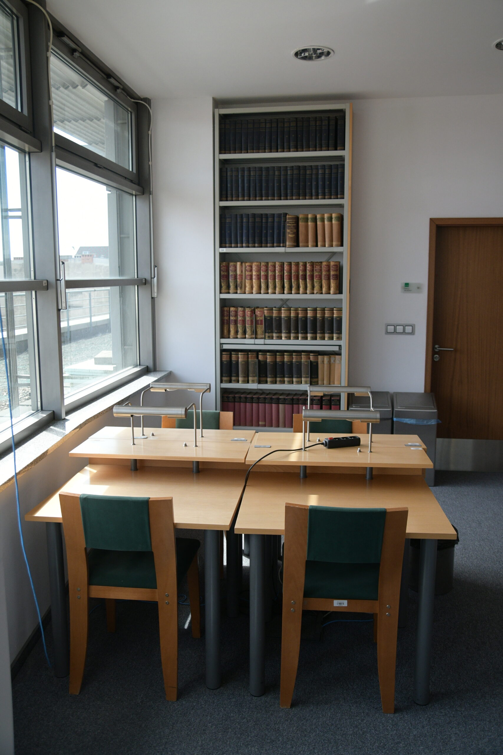 wnętrza biblioteki Wydziału Prawa Uniwersytetu Wrocławskiego